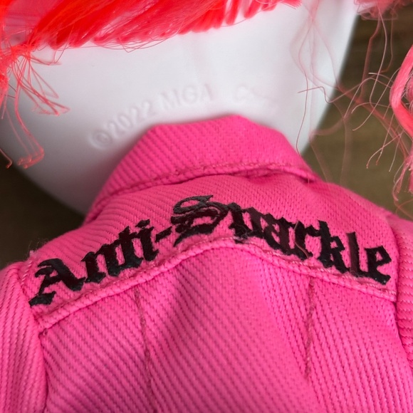 Rainbow Vision Shadow High MARA PINKETT Neon Pink Hair Toy Doll Figure MGA 2022 - Picture 12 of 13